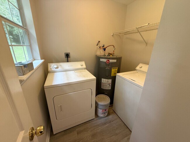 Building Photo - 249 Starmount Dr