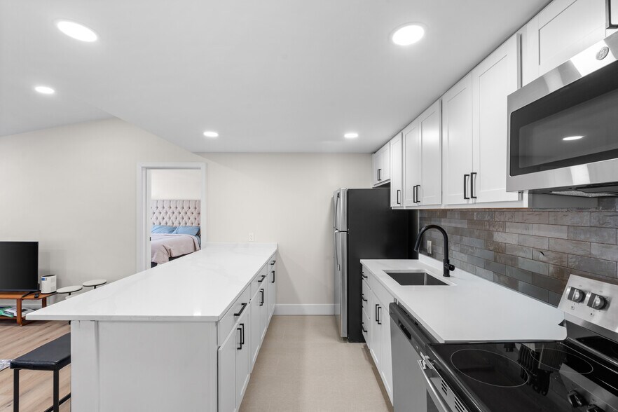 Building Photo - 41349 Heathmore Ct