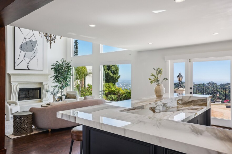 Building Photo - 2411 Mount Olympus Dr