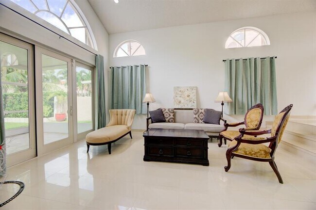 Building Photo - 724 NW 155th Terrace