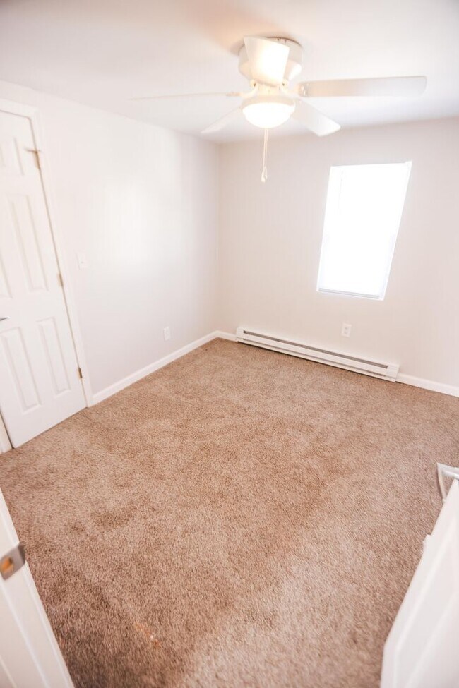 Building Photo - 628 Evesham Ave