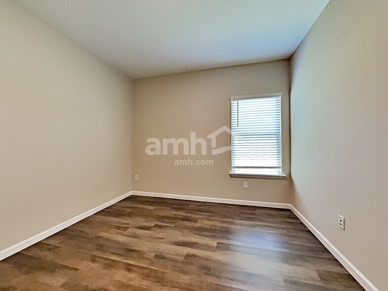 Building Photo - 300 Anastasia Park Rd