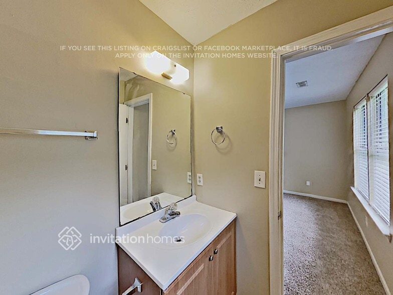 Building Photo - 205 Kings Ct