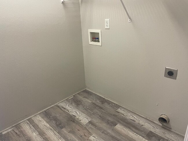 Building Photo - 7433 Spey Dr