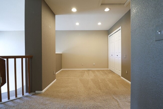 Building Photo - Beautiful Updated Town Home in Fort Collins