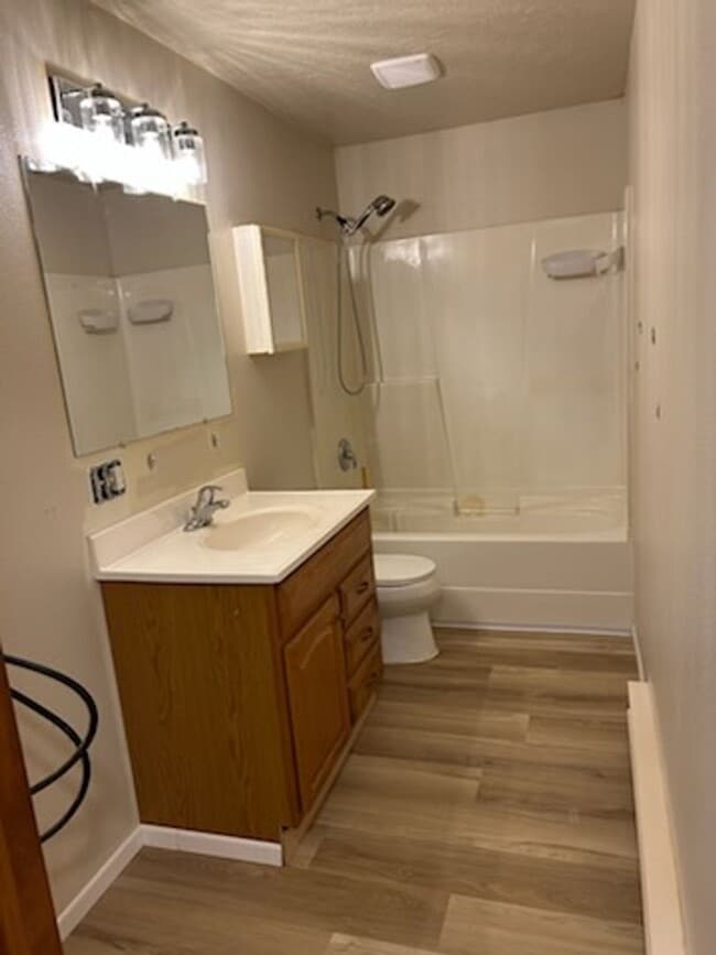 Building Photo - 5408/5410 Helen Ct