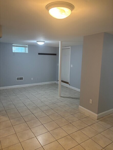 Building Photo - 1148 Bennington St