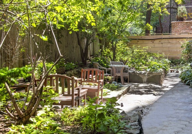 Interior Photo - 433 West 21st Street