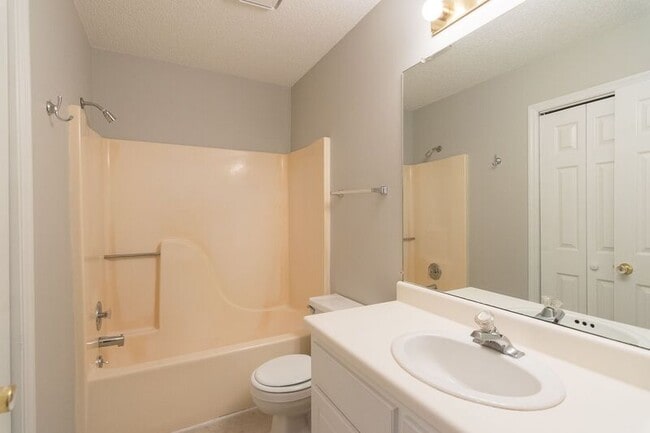 Building Photo - 150 Onyx Pl
