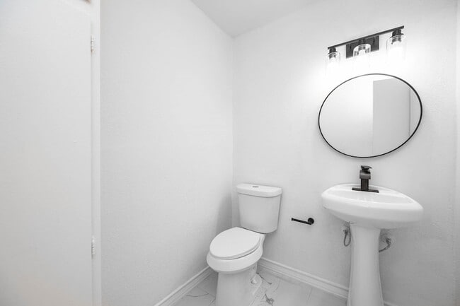 Building Photo - 1616 Redway Ln