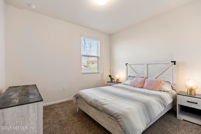 Building Photo - 2411 Oak Stream Dr