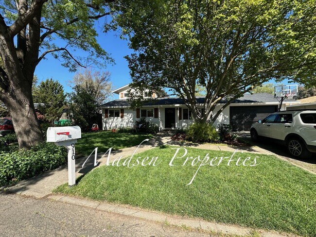 Building Photo - 910 Sequoyah Ave