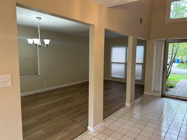 Building Photo - Spacious 2 Story In Willow Bend           20260604