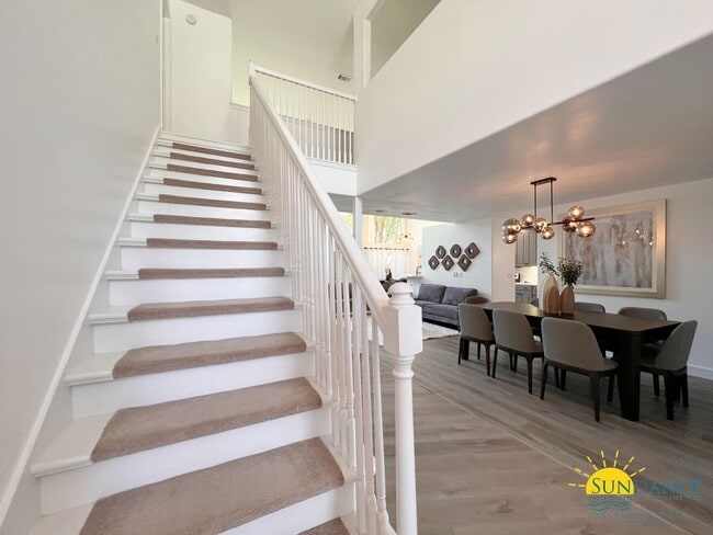 Building Photo - Custom Furnished 4 bed 3.5 bath in Emerald Bay!