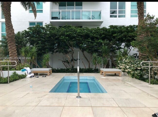 Building Photo - 950 Brickell Bay Dr