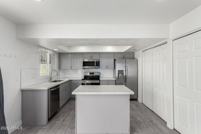 Building Photo - 1586 West Campbell Ave