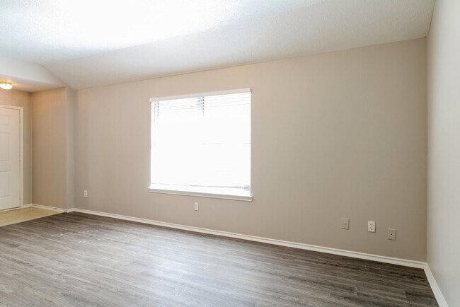 Building Photo - 1434 Glasholm Dr