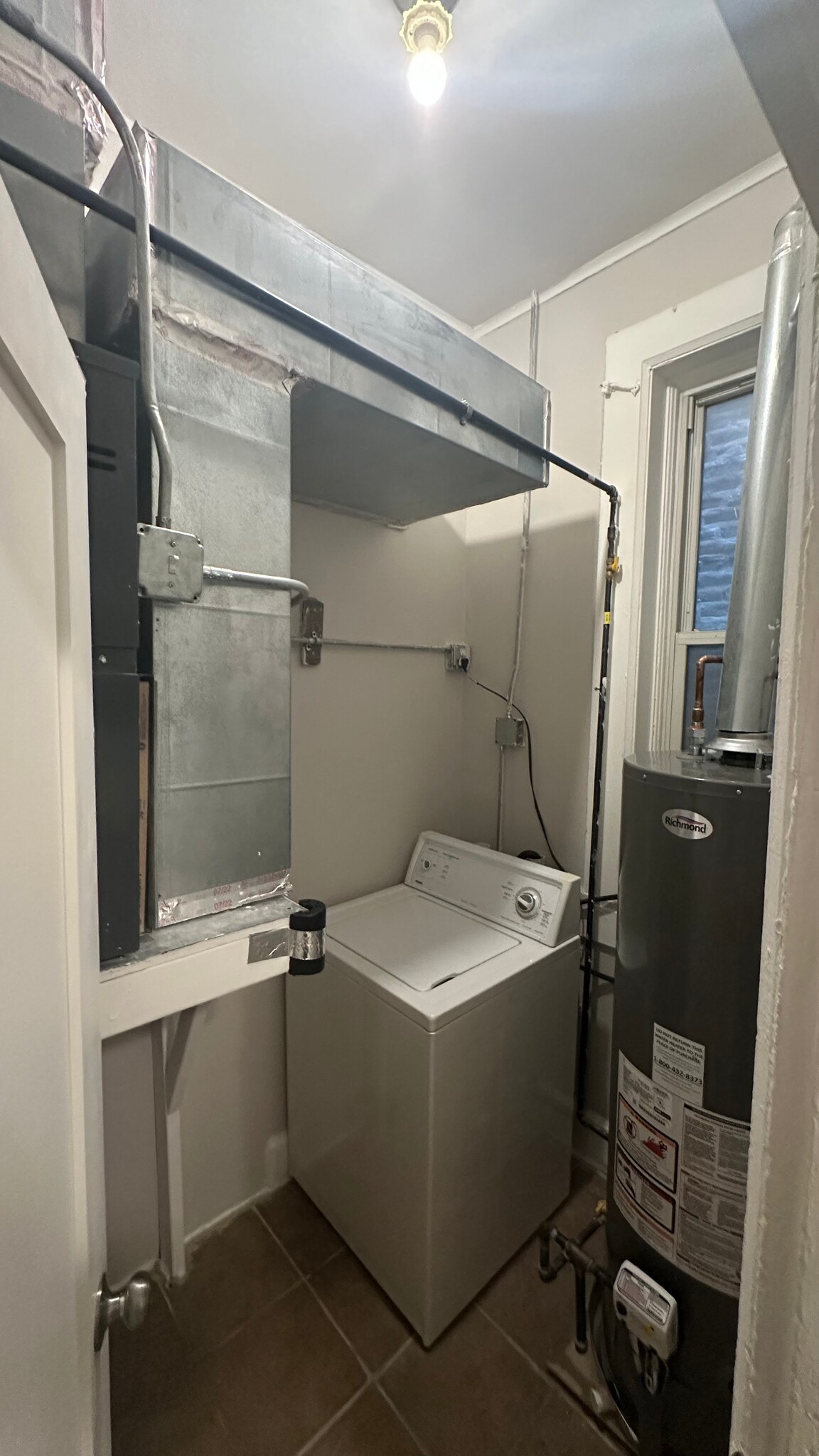 Utility Room/ washer - 3146 S Union Ave