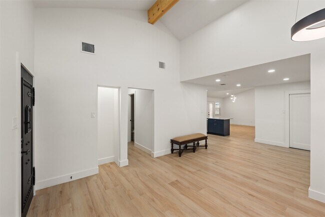 Building Photo - 9323 Portal Dr