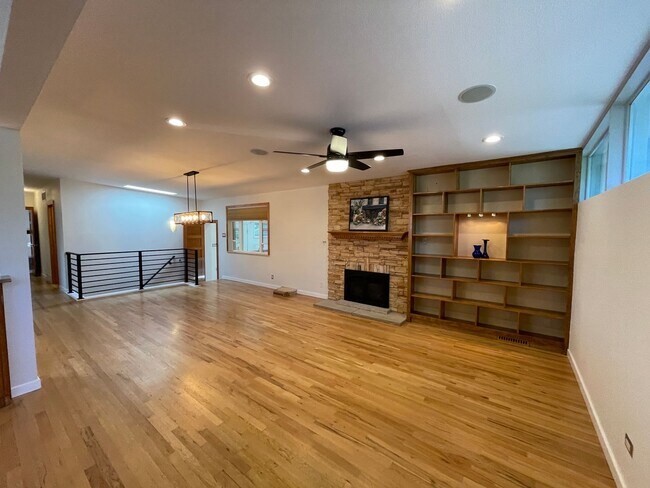 Building Photo - Show Stopper!