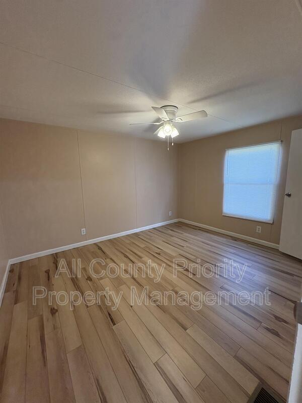 Building Photo - 1916 NC Hwy 210