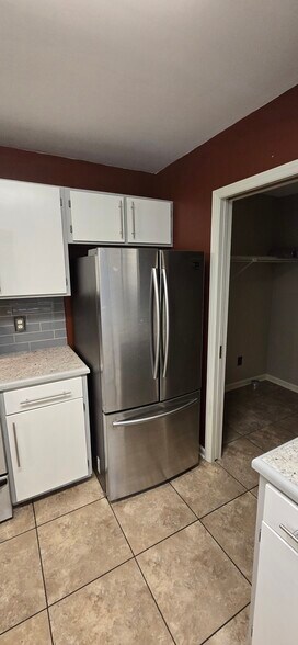 Building Photo - 2025A Stoneycreek Dr