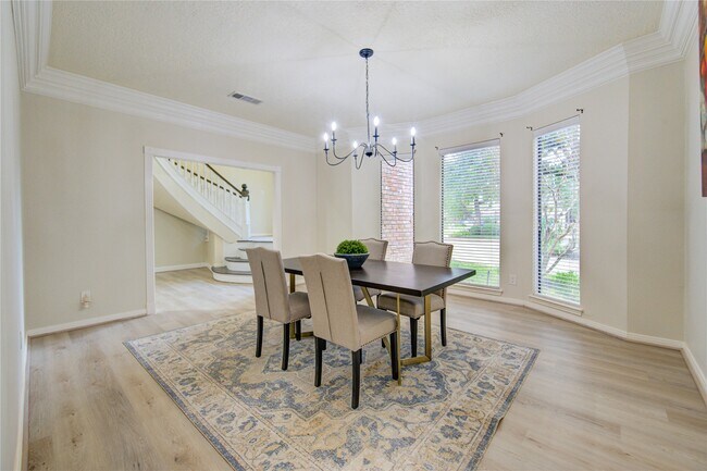 Building Photo - 714 Last Arrow Dr