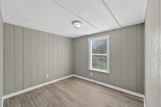 Building Photo - 39256 Lizabeth Cir