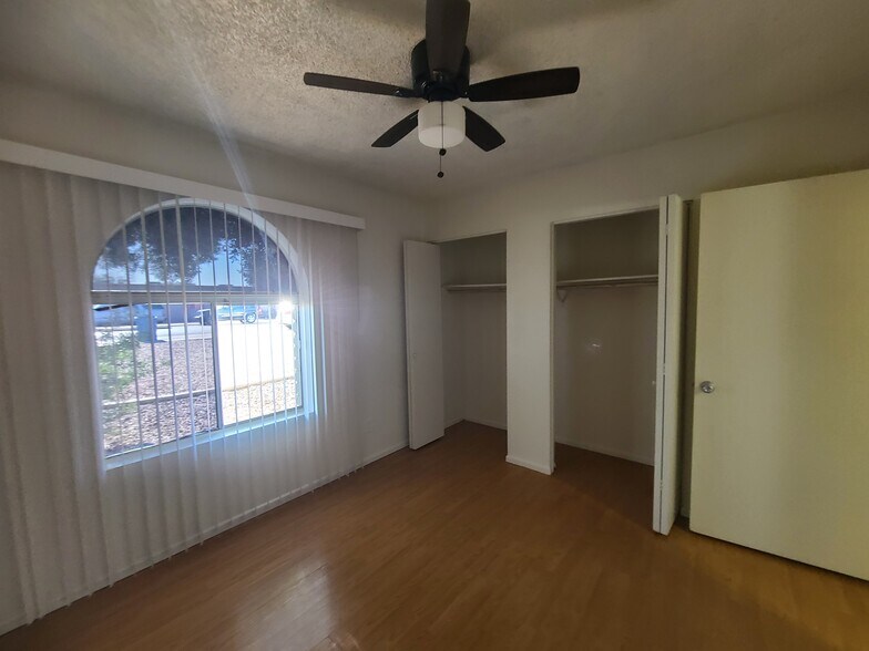 Building Photo - 1420 N Evergreen St