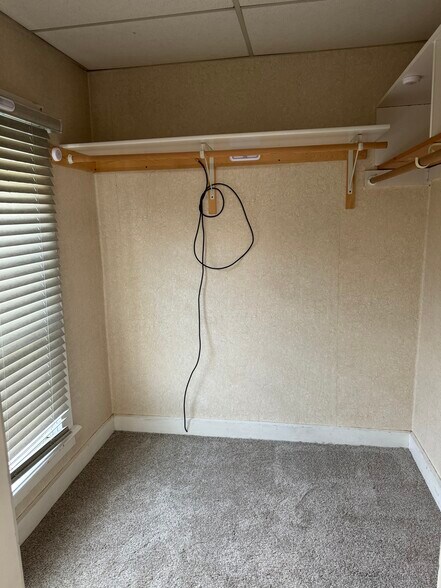 Closet - 103 8th St E