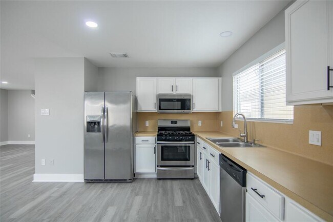 Building Photo - 20911 Young Meadows Way