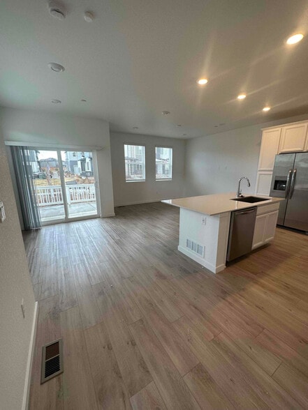 Building Photo - 5392 Euclid Dr