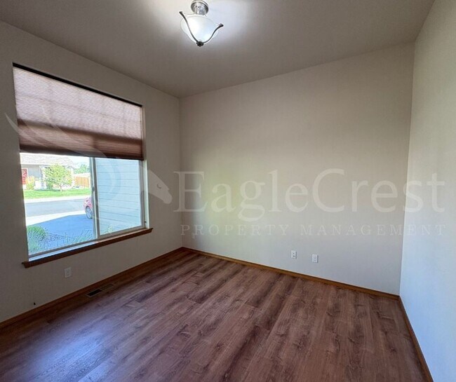 Building Photo - Three Bedroom, Two Bathroom House in Chape...