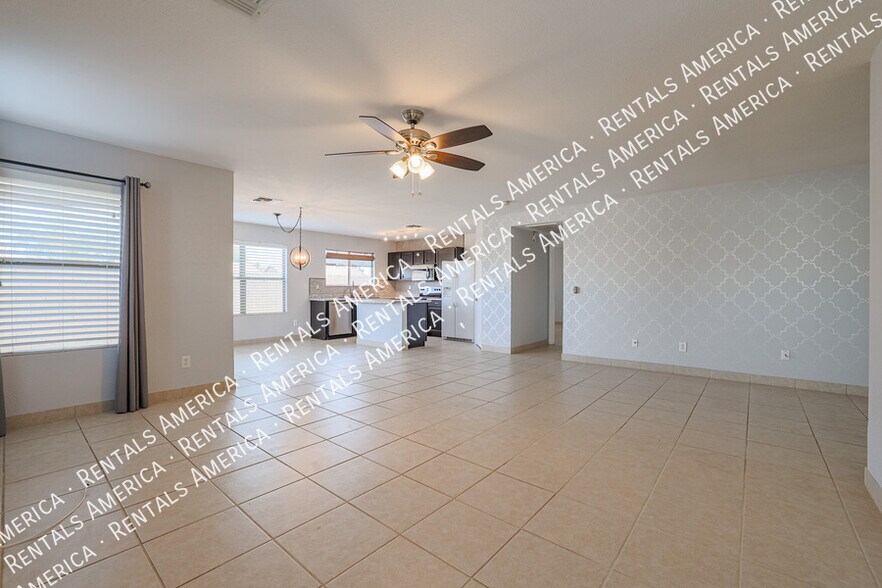 Building Photo - 1324 S Mosley Ct