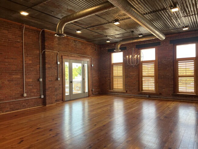 Building Photo - 431 S Columbus St