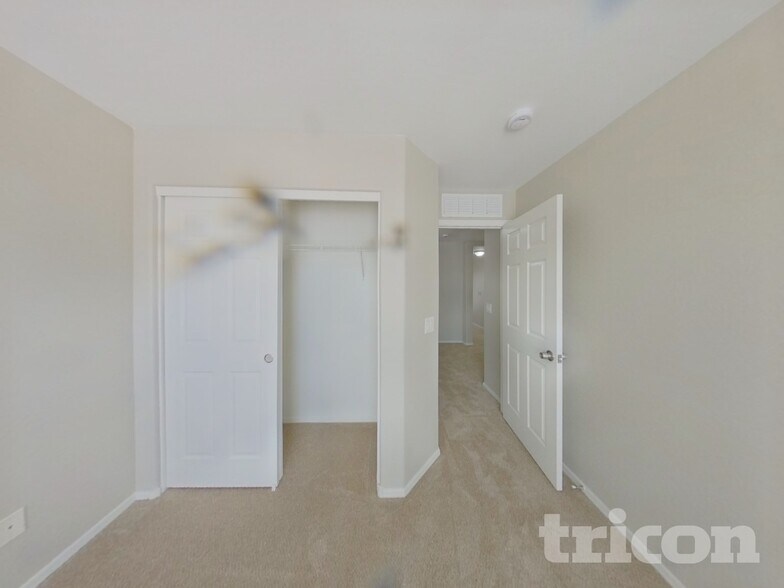 Building Photo - 43386 W Arizona Ave