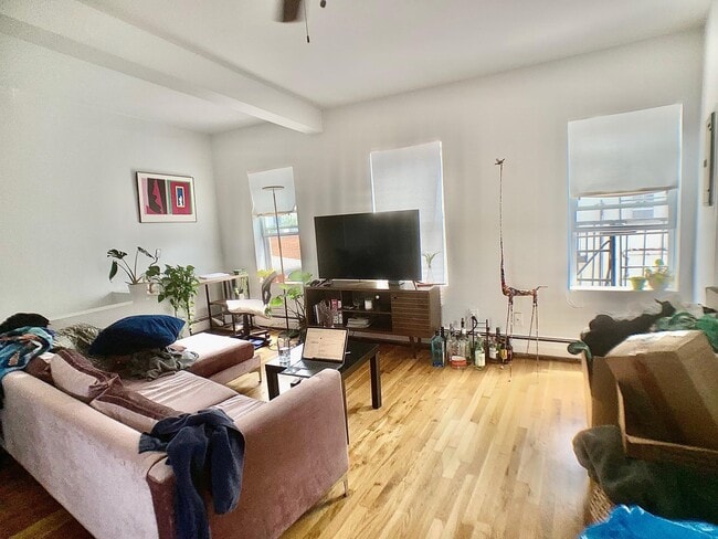 Building Photo - 206 4th St