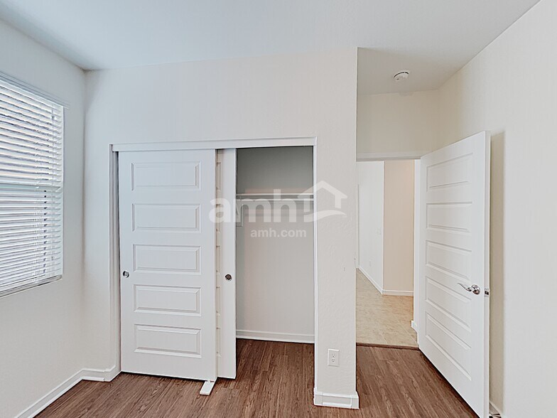 Building Photo - 492 W Tenia Trail