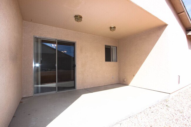 Building Photo - 9611 E Magma Dr
