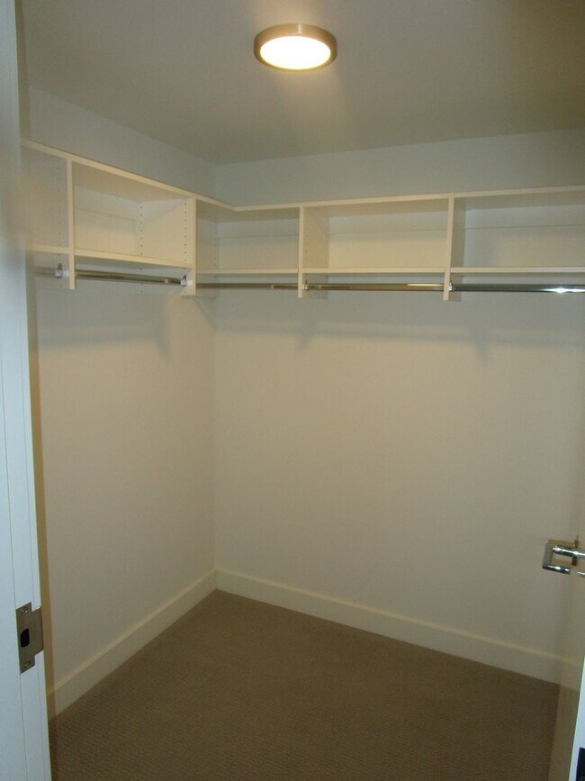 Building Photo - Savina by Bosa - Built 2020 - Bay & Downtown Views - 2 Parking Spots