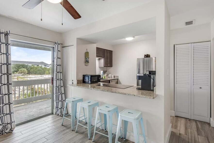 Building Photo - 4000 Gulf Terrace Dr