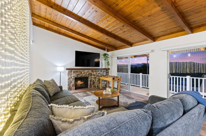 Building Photo - 321 W Kalmia St