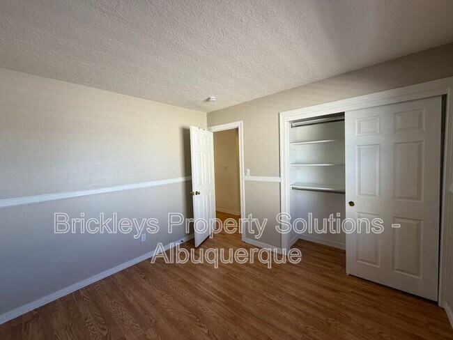 Building Photo - 6517 Glen Oak NE