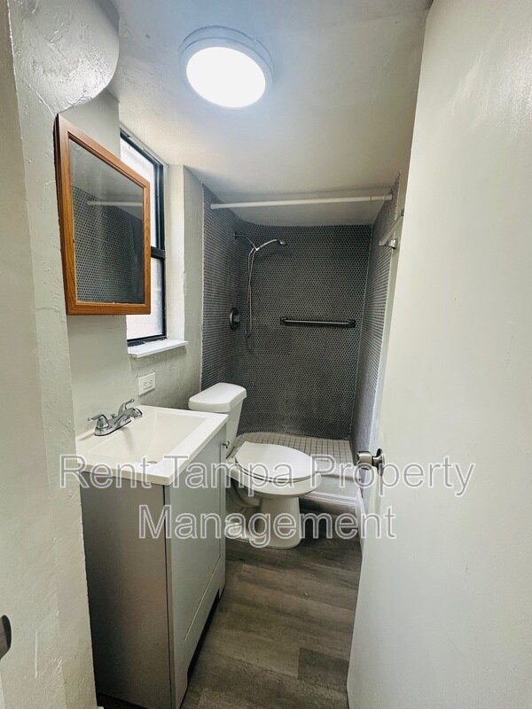 Building Photo - 1026 1/2 19th St S Apt A