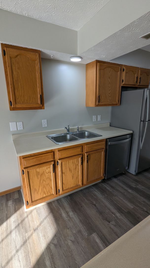 Building Photo - MN Cedar Village (859)