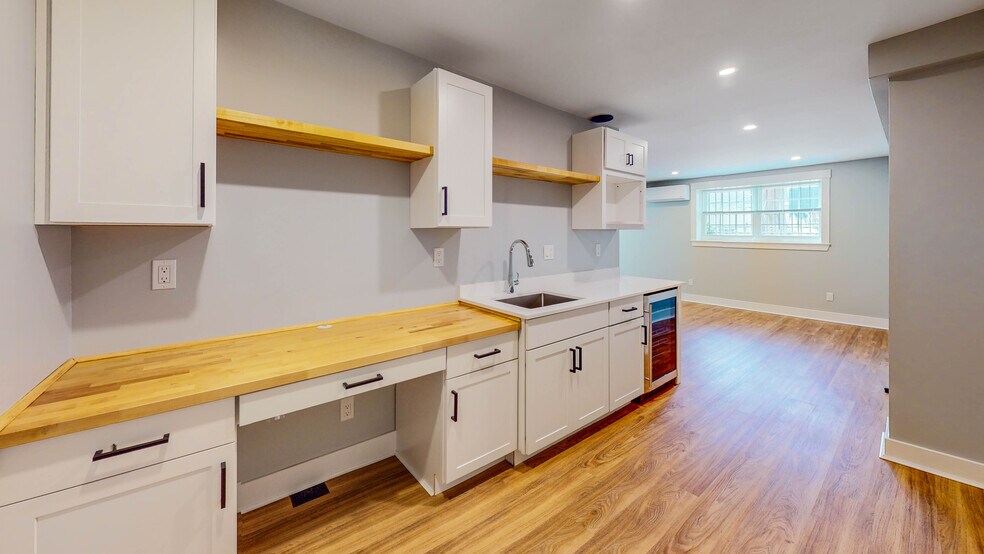 Building Photo - 131 Sherman St