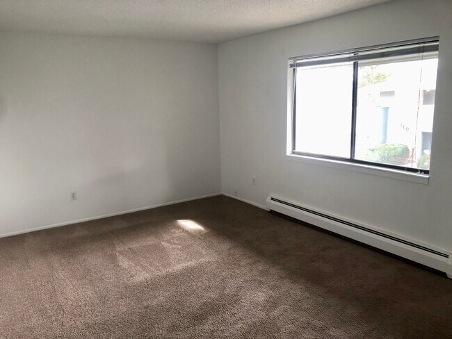 Building Photo - Affordable 3 Bed 2 Bath Condo, Attached Garage, on Quiet Street in Lafayette