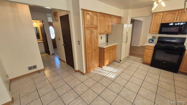 Building Photo - 42455 Bishop Rd