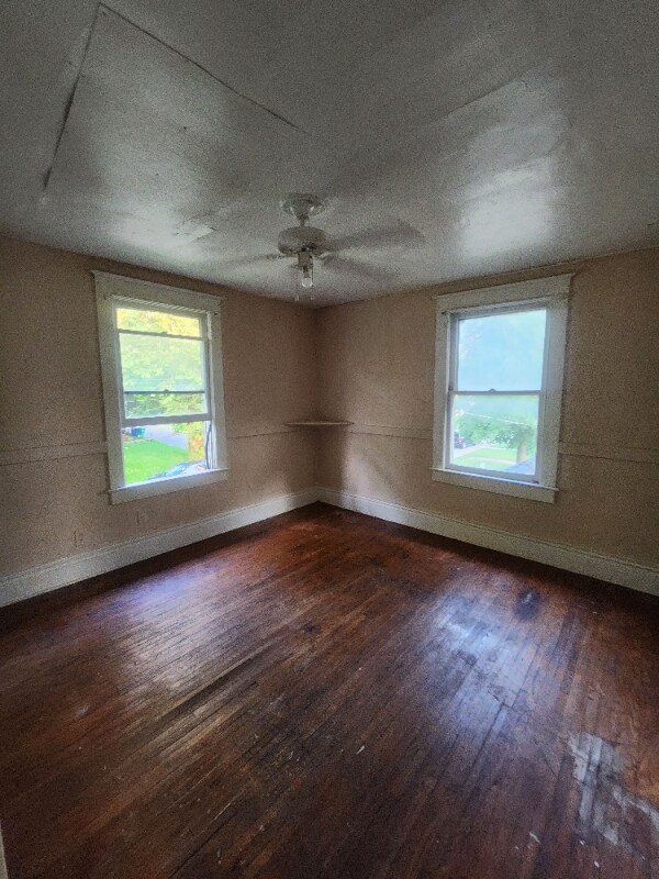Building Photo - 1042 W Prairie Ave