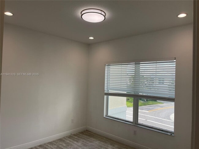 Building Photo - 592 Parsons Wy